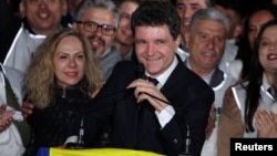 După numărătoarea voturilor, Nicușor Dan a obținut 53,60% dintre voturile valabil exprimate (6.168.642 milioane de voturi) și a câștigat alegerile prezidențiale, cu un avans de 829.589 de voturi față de George Simion. 