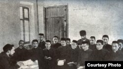 Казанның Мөхәммәдия мәдрәсәсе шәкертләре, 1907