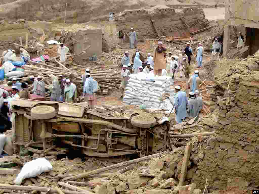 Pakistan - Teroristički napad - Najmanje 10 ljudi je poginulo a 45 ranjeno u terorističkom raketnom napadu u pakistanskoj provinciji Khyber. 