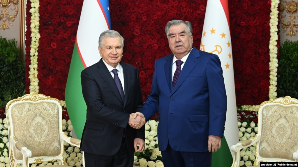 Эмомалӣ Раҳмон ба Узбекистон меравад