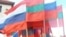 Drapelele Rusiei și ale regiunii separatiste transnistrene a Republicii Moldova
