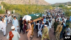 له طالبانو سره په جګړه کې د وژل شوي پاکستاني سرتېري د جنازې مراسم- کوهاټ