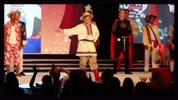 Беларус зрабіў дэфіле ў вышыванцы на конкурсе прыгажосьці сярод людзей з аслабленым слыхам