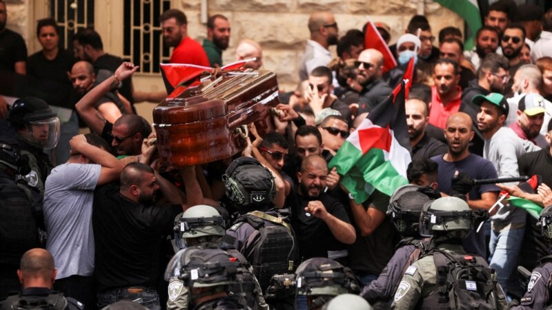 Policia izraelite rrah pjesëmarrësit në funeralin e gazetares së Al Jazeera 