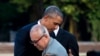 Presidenti amerikan, Barack Obama, vendos kurora lulesh në memorialin në Hiroshimë, 27 maj 2016
