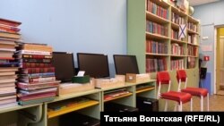 Место для занятий по компьютерной грамотности в детской библиотеке