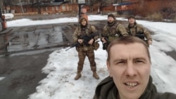 Васіль Рапіцкі падчас апэрацыі ў населеным пункце Нью-Ёрк Данецкай вобласьці. Фота з прыватнага архіву