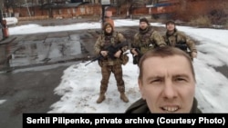 Васіль Рапіцкі падчас апэрацыі ў населеным пункце Нью-Ёрк Данецкай вобласьці. Фота з прыватнага архіву