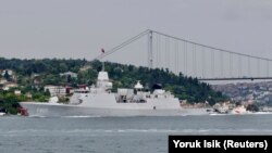 Holandska fregata "HNMLS Evertsen"