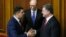 Президент Петро Порошенко (праворуч) та тодішній спікер Верховної Ради Володимир Гройсман, Київ, листопад 2014 року