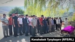 Панихида на кладбище «Кенсай-2» в Алматы. Проводить Бахытгуль Макимбай в последний путь пришли коллеги, соратники, активисты, родственники и друзья. 19 сентября 2021 года