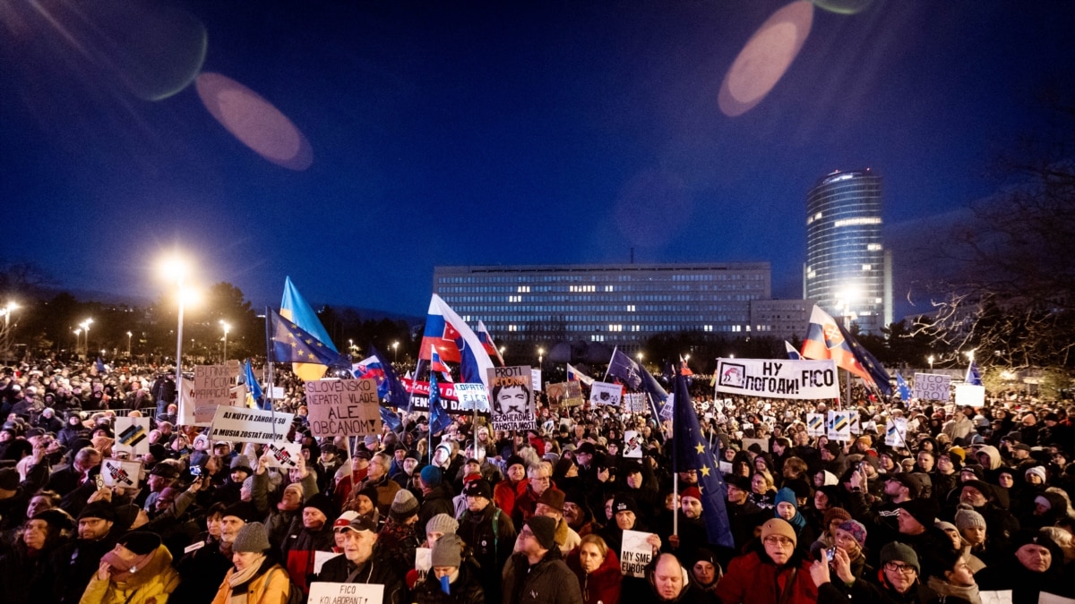 სლოვაკეთის ათასობით მოქალაქემ გააპროტესტა რუსეთთან დაახლოების პერსპექტივა