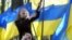 Националистические выступления случались на Украине и раньше, но до ножей в спину дело не доходило