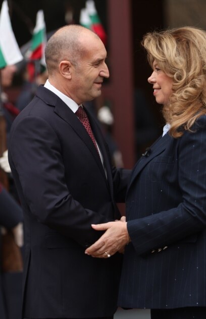 Най важното тази сутрин Йотова не бърза да насрочи избориРадев