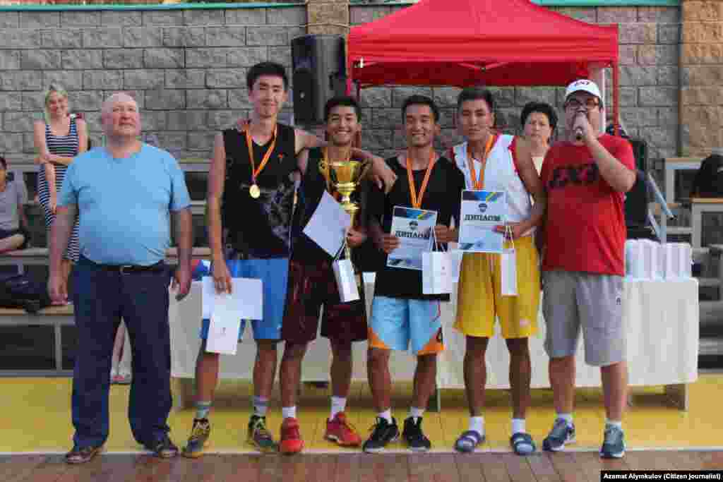 Бишкекте өткөн “Gines Open Court Fest” турниринин жеңүүчүлөрү. 2018-жыл, июль. 