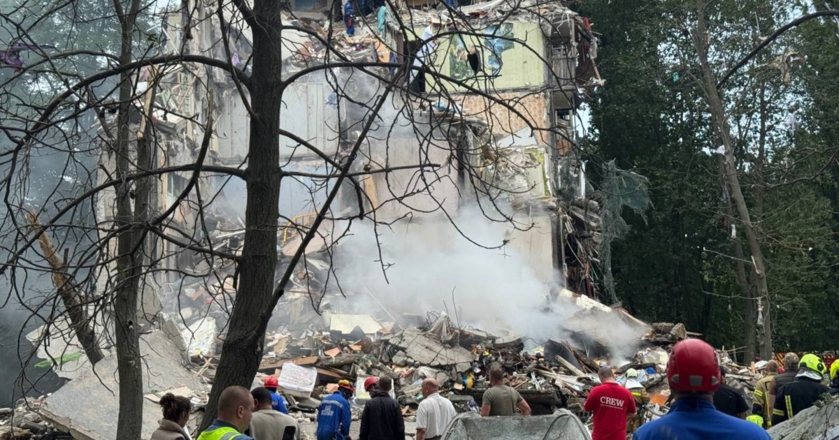 зруйнований підʼїзд будинку, одна людина загинула, 48 – постраждали зруйнований підʼїзд будинку, одна людина загинула, 48 – постраждали