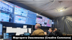 Українські військові в командному пункті, фото ілюстративне