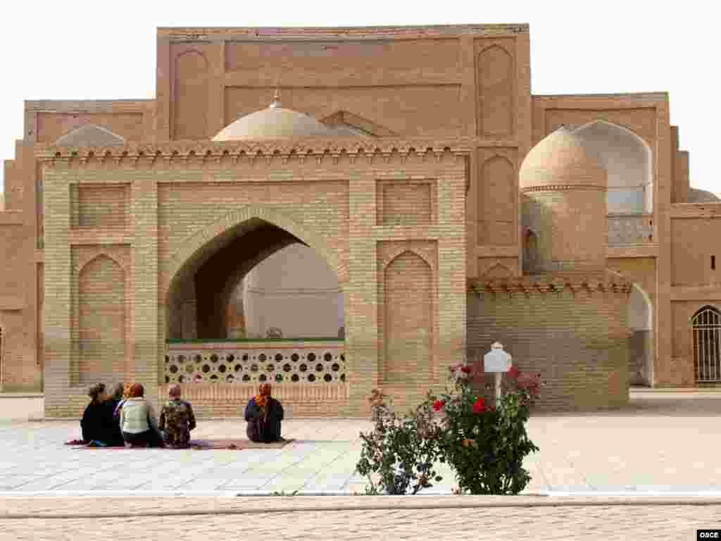 The Hodja Yusuf Hamadani mosque in the ancient Silk Road city of Merv, also known as Mary - Turkmen authorities have banned citizens from participating in the Hajj pilgrimage this year due to the risk of swine flu. But they have proposed an alternative: a delegation of officials will embark on a tour of Turkmen historical sites. 