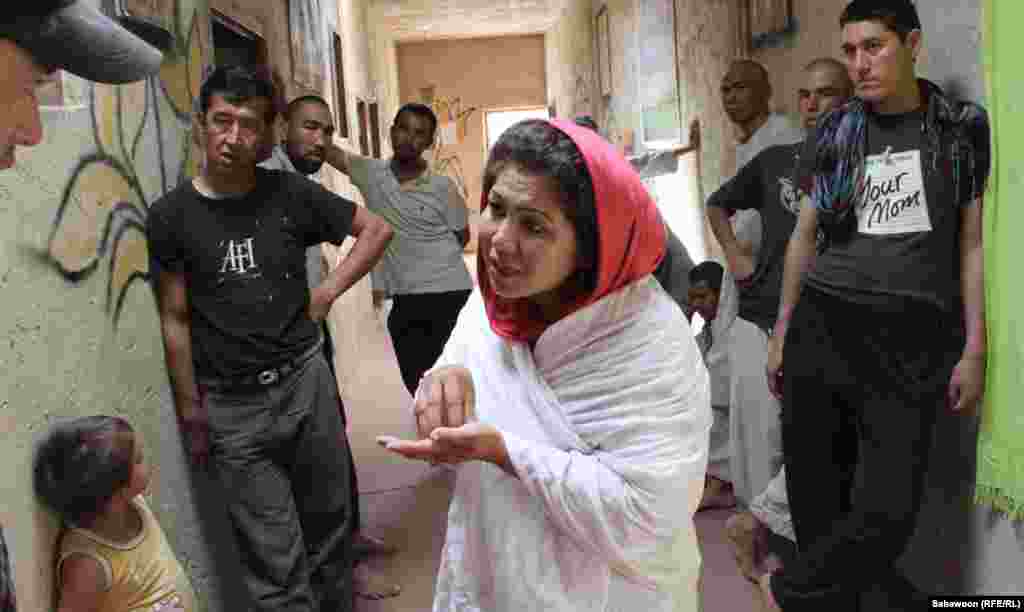 Laila Haidari speaks with drug addicts.