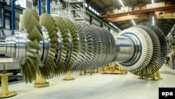 O turbină de gaz în fabrica Siemens din Berlin, 2 martie 2017