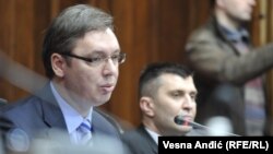 Aleksandar Vučić, tada premijer Srbije, i Zoran Đorđević, tadašnji ministar odbrane a danas direktor Pošta Srbije, na jednoj od sednica Parlamenta iz marta 2016.