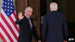 Владимир Путин (слева) и Джо Байден в Женеве, 16 июня 2021 года