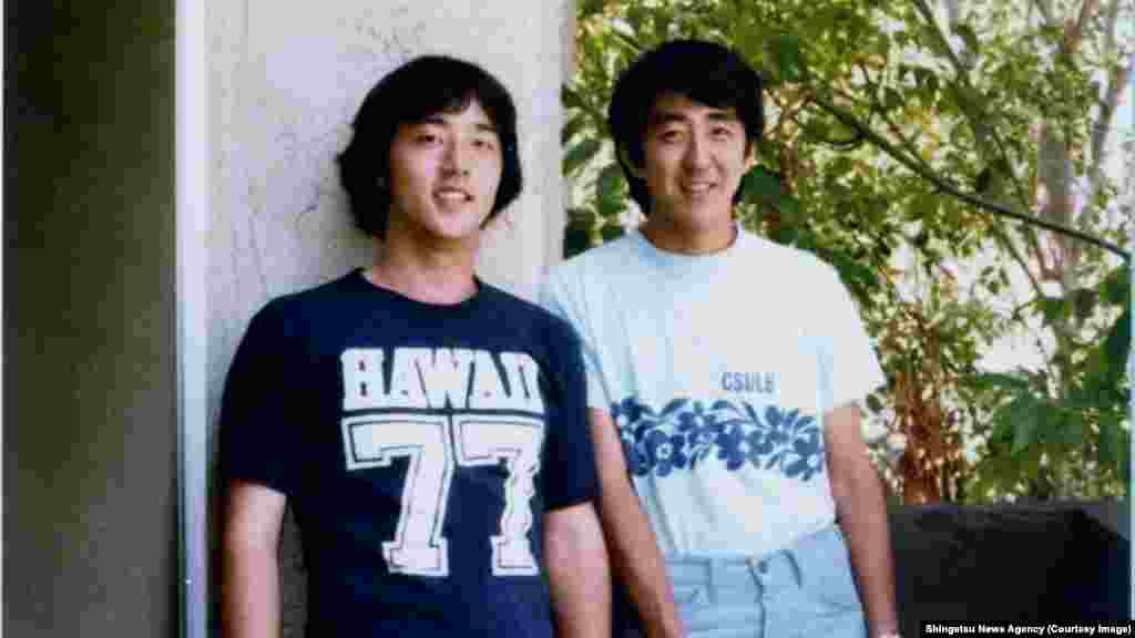 Синдзо Абэ &ndash; нынешний премьер-министр Японии (справа) &ndash; в свое время изучал основы государственной политики в Южной Калифорнии