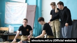 Школьники в Симферополе принимают участие в организованной российскими чиновниками военно-спортивной эстафете, 2021 год