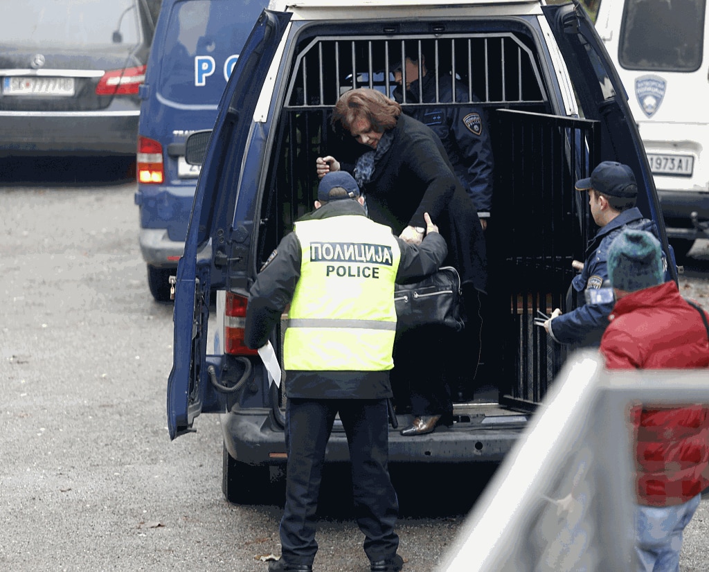 МАКЕДОНИЈА - Поранешната специјална обвинителка Катица Јанева денеска од куќен притвор е спроведена во затворот во Идризово. Јанева е осудена на седум години затвор за случајот Рекет.