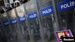 Թուրքիա - Ոստիկանները Ստամբուլում հակակառավարական բողոքի ակցիայի ժամանակ, արխիվ