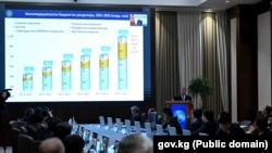 Кыргызстандын "Бириктирилген бюджетинин" ("Консолидацияланган бюджетинин") динамикасы.  Министрлер кабинетинин жыйынында келтирилген графика.