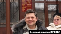 Станислав Дмитриевский после судебного заседания, Нижний Новгород