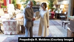 Președinta Republicii Moldova, Maia Sandu, în timpul unei audiențe la Majestatea Sa, Regele Charles al III-lea, Londra, 24 iulie 2025.