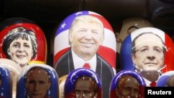 Ойыншық қуыршақтарға салынған Ангела Меркель, Дональд Трамп және Франсуа Олландтың бейнелері. (Көрнекі сурет.)