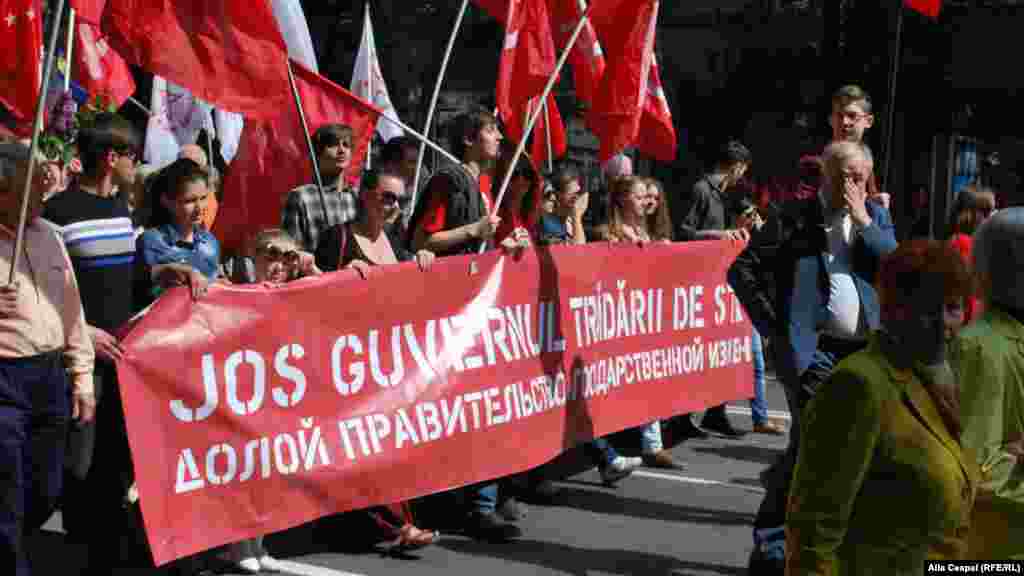 Moldova, Communists and socialists Labour Day march in Chisinău