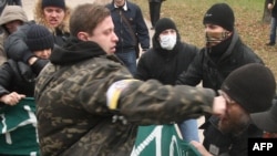 Right-wing ultrantionalists exchanged punches with the antifascist protesters.