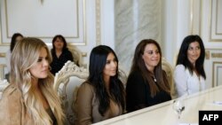 В соцсетях и в прессе активно обсуждают финансирование поездки и слова Левона Зурабяна о том, что «Ким Кардашьян сделала для признания геноцида армян больше, чем некоторые государственные мужи»