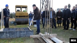 Премиерот Никола Груевски го означува почетокот на изградба на воден парк во општина Аеродром.