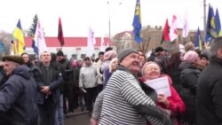 Anti-Russian Protesters Mark Savchenko Trial With Eggs, Flag Burning