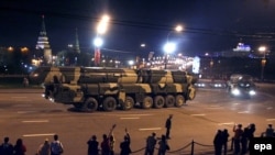 New strategic ballistic missiles Topol-M drive near the Kremlin during V-Day parade night rehearsal in Moscow, on May 4, 2009