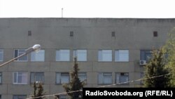 Вікна з ґратами на останньому поверсі лікарні – блок, де лікують Юлію Тимошенко (архівне фото)