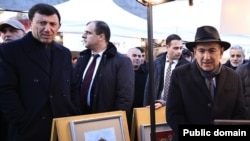 Armenia - Talin Mayor Tavros Sapeyan (left) accompanies Prime Minister Nikol Pashinian during an event in Aragatsotn, January 6, 2026.