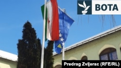  Kolegji persik-boshnjak pranë Sarajevës.