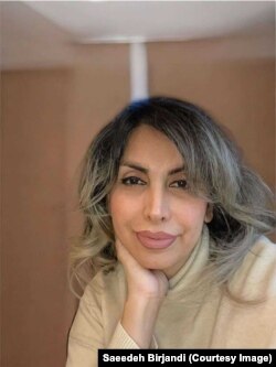 Saeedeh Birjandi a terminat Facultatea de Drept și trăiește în București.