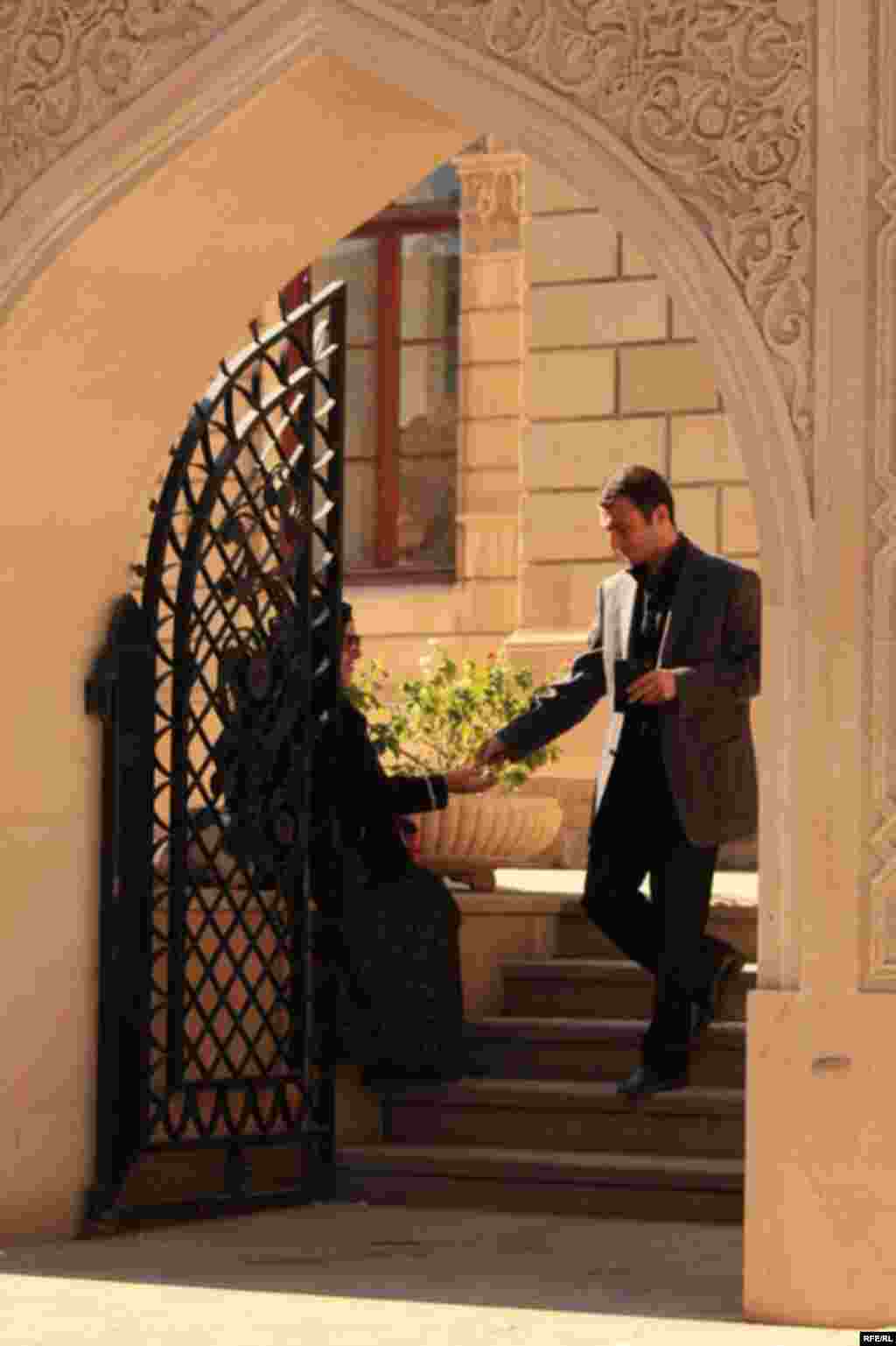 Milyonçu şəhərin yoxsulları #14