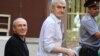 Михаила Ходорковского и Платона Лебедева конвоируют в Хамовнический суд