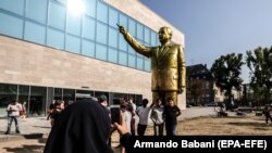 Statuia de la Wiesbaden a lui Recep Tayyip Erdogan 