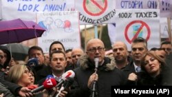 Gradonačelnik Severne Mitrovice u ostavci Goran Rakić na protestu protiv takse na robu iz Srbije i BiH 