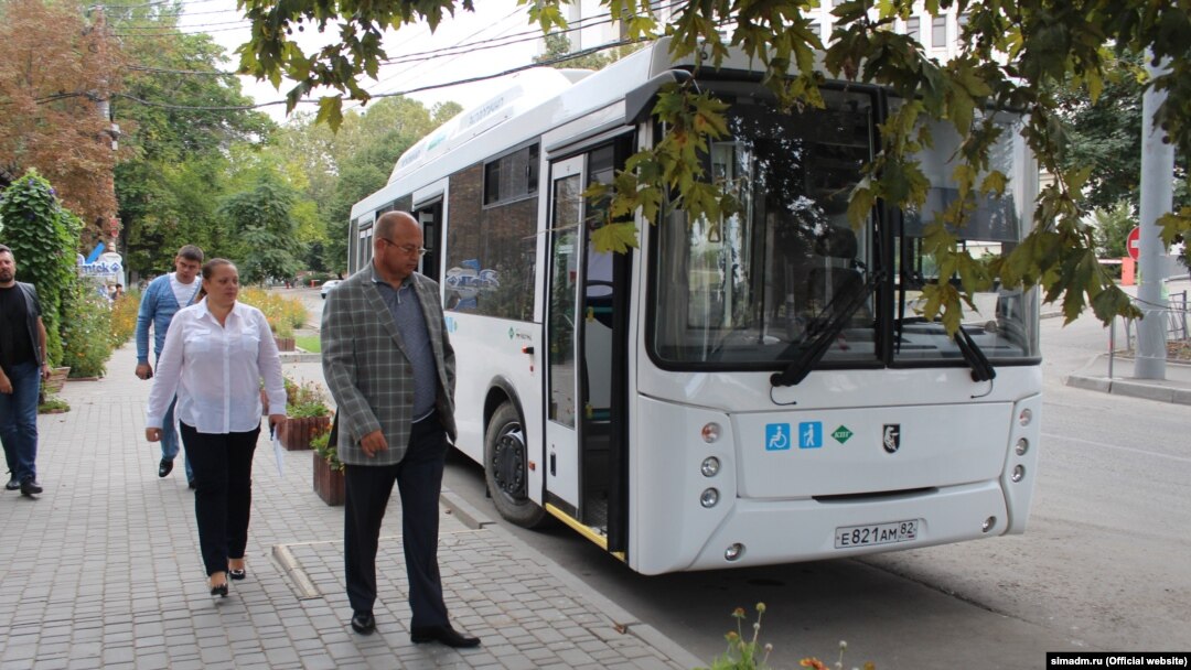 Специально оборудованный для голосования автобус в Крыму