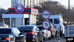 Vehicule la coadă la punctul de control dintre R. Moldova și regiunea transnistreană, la Varnița, 17 ianuarie 2025.
